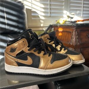 Nike Jordan Kids' Black and Gold Sneakers